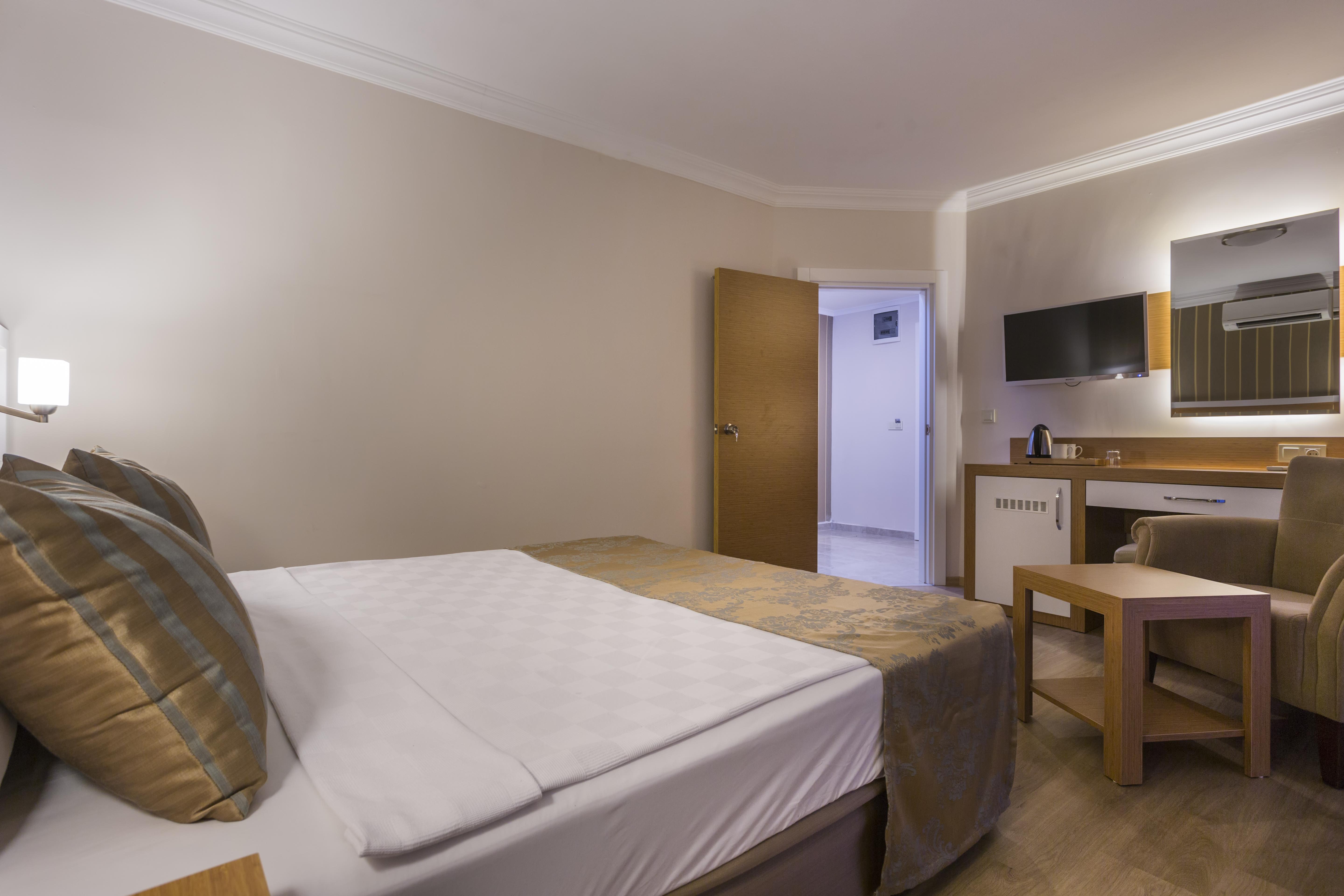 אלאניה Lonicera City Hotel מראה חיצוני תמונה