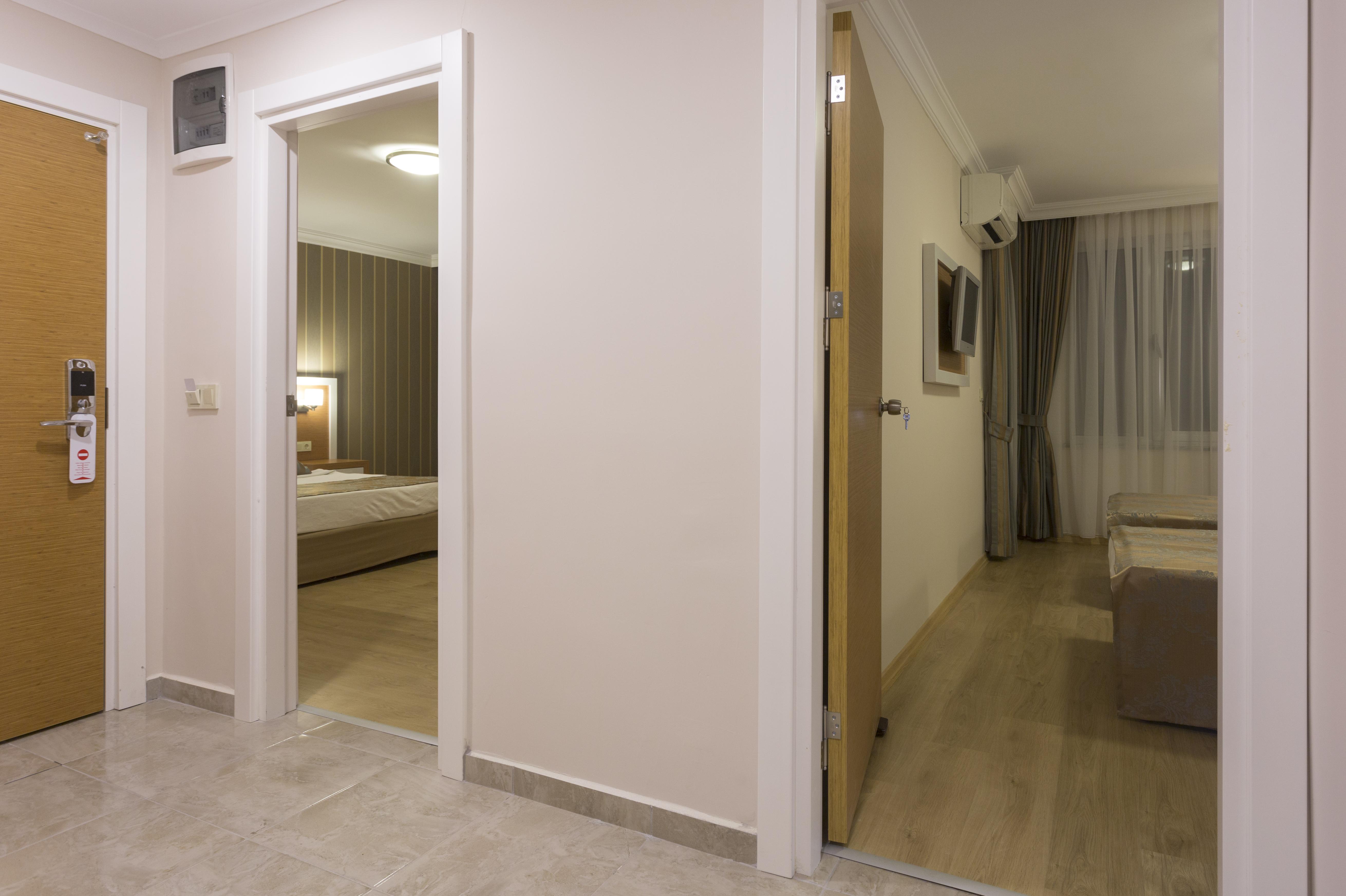 אלאניה Lonicera City Hotel מראה חיצוני תמונה