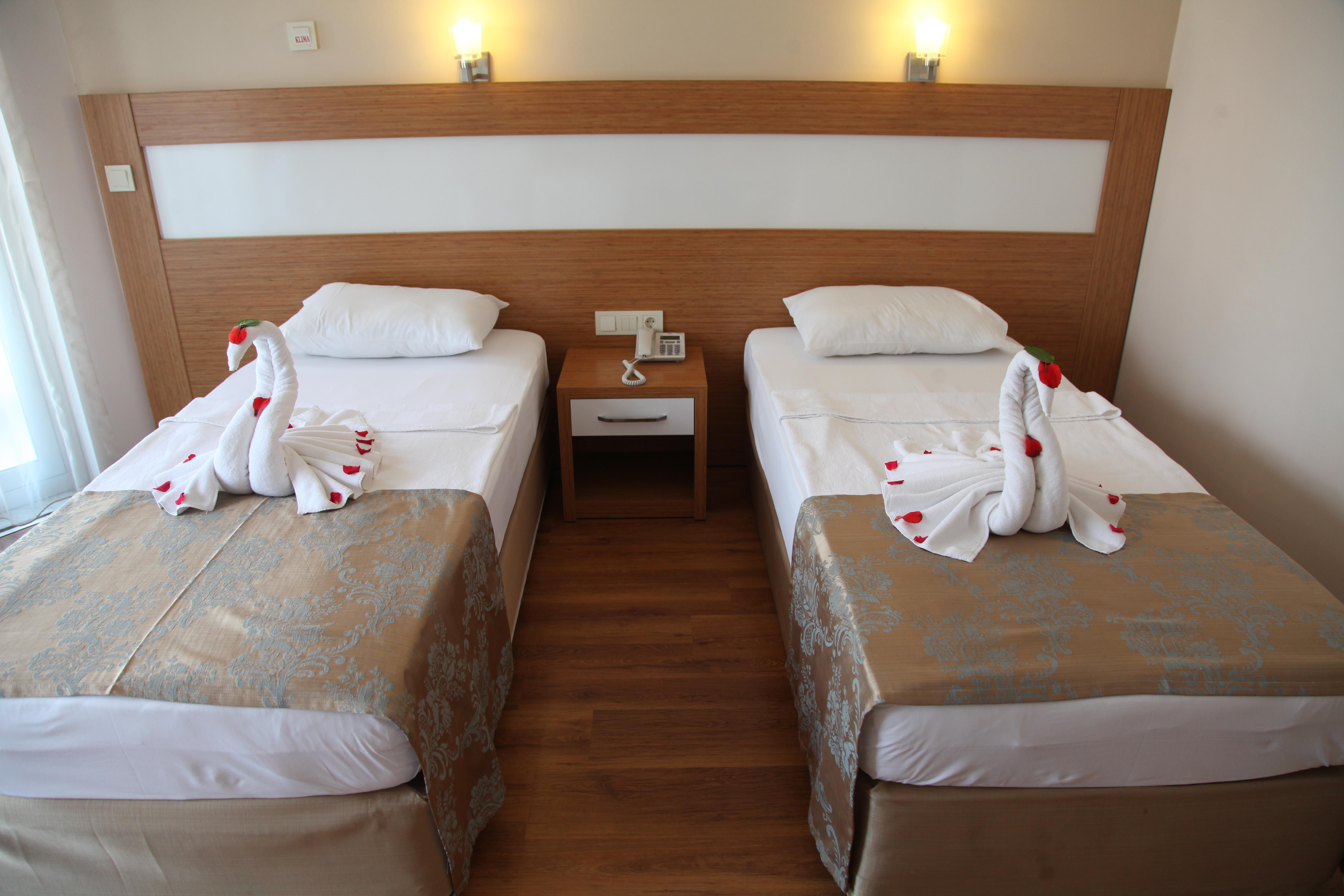 אלאניה Lonicera City Hotel מראה חיצוני תמונה