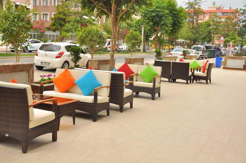 אלאניה Lonicera City Hotel מראה חיצוני תמונה