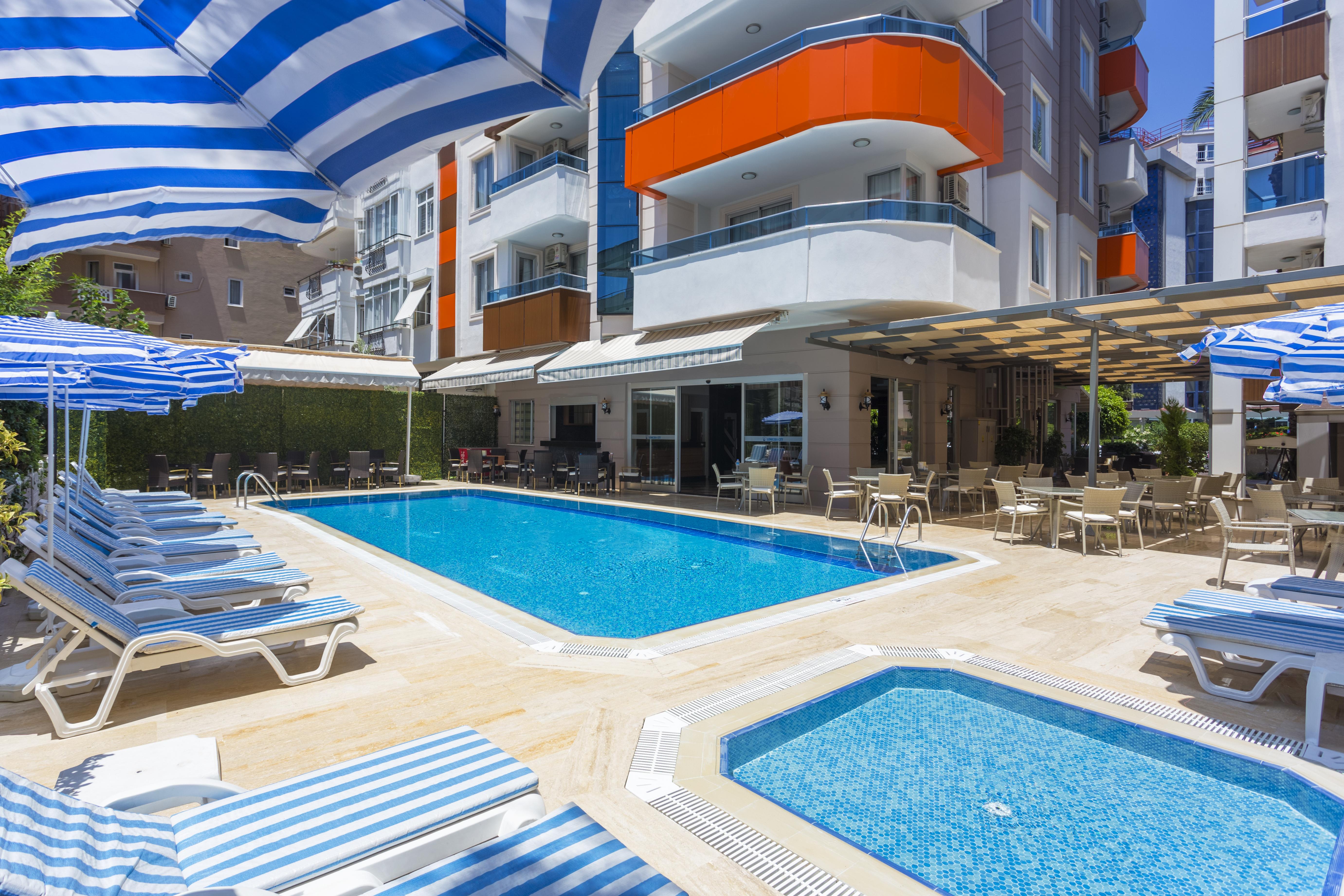 אלאניה Lonicera City Hotel מראה חיצוני תמונה