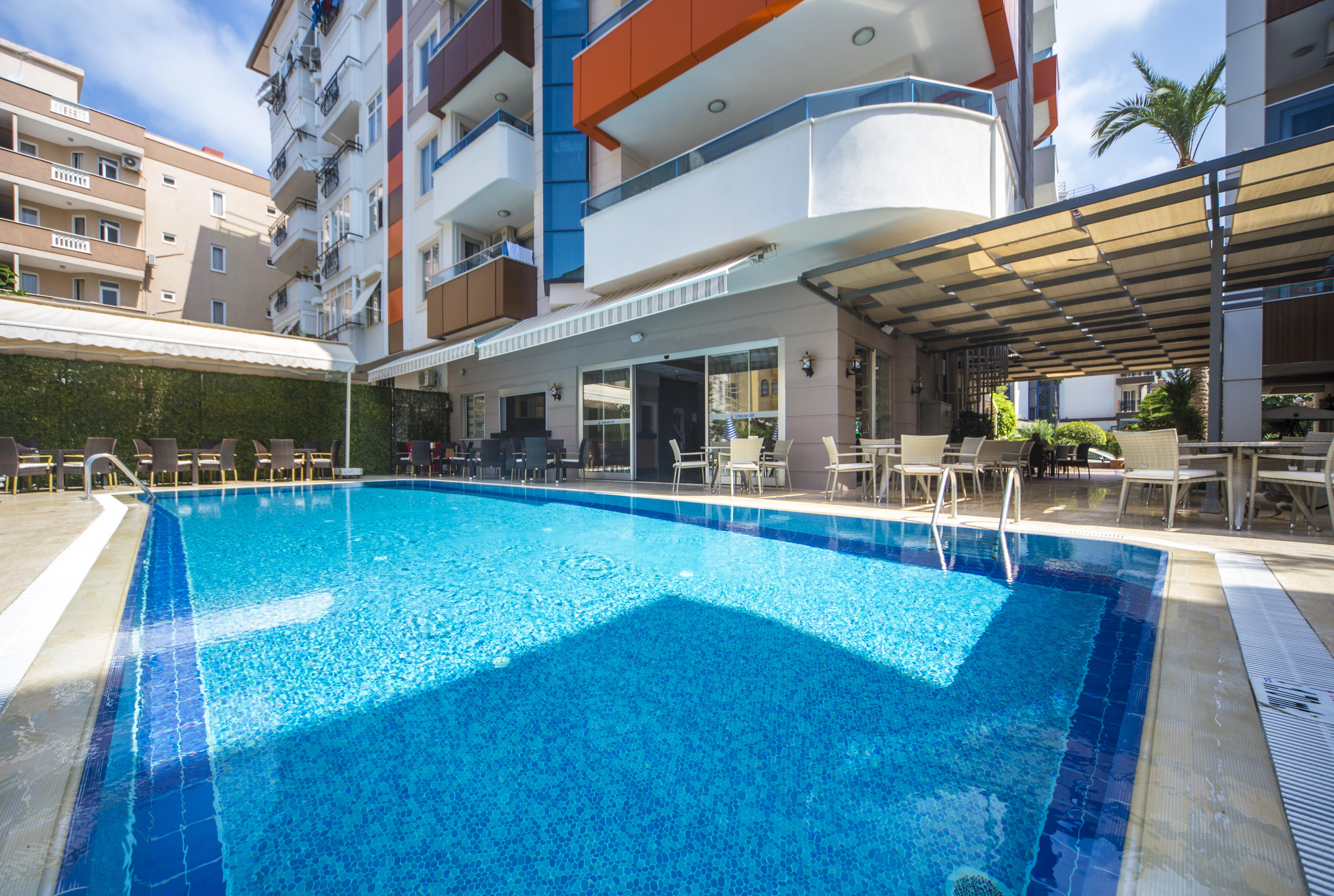אלאניה Lonicera City Hotel מראה חיצוני תמונה