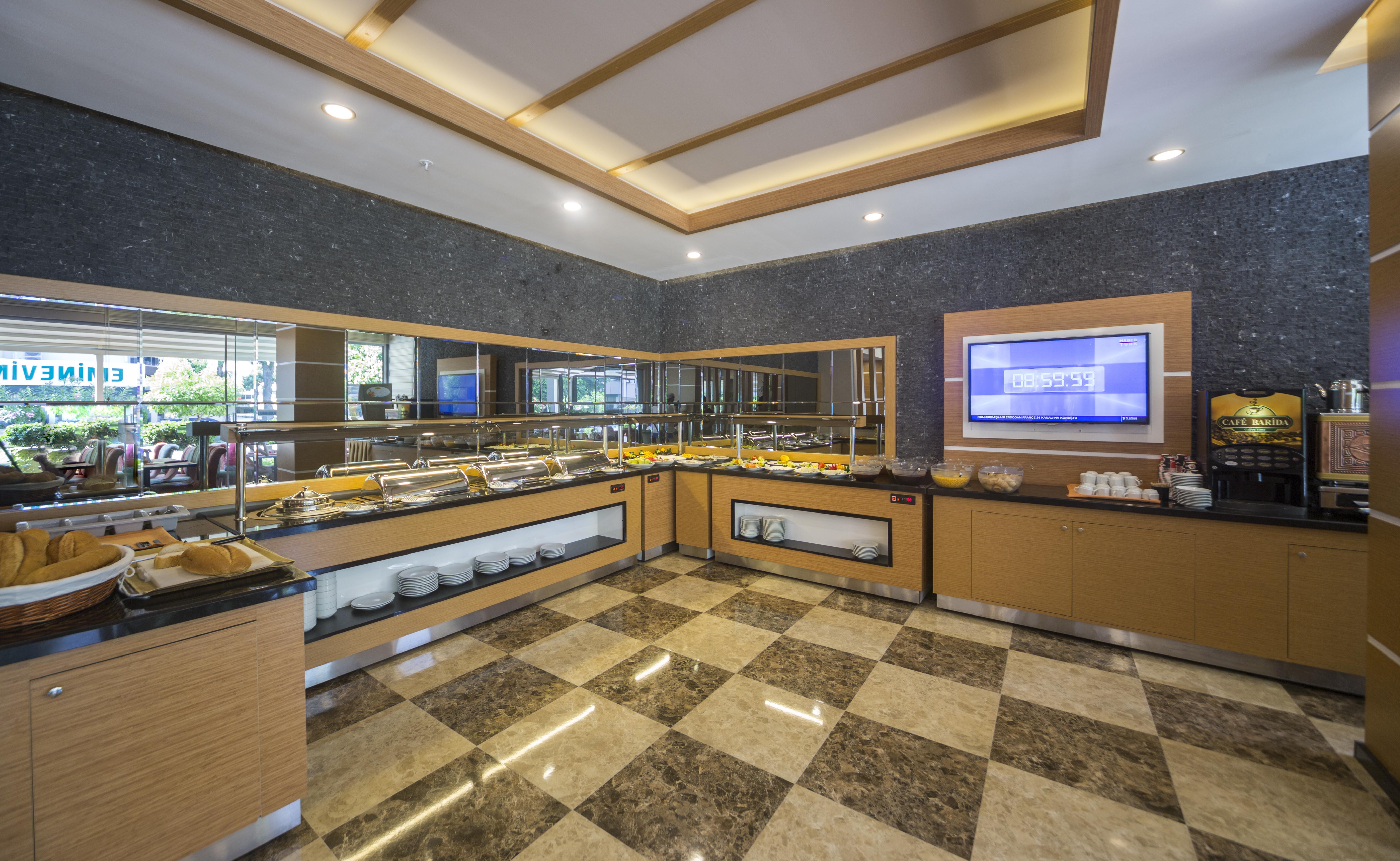 אלאניה Lonicera City Hotel מראה חיצוני תמונה