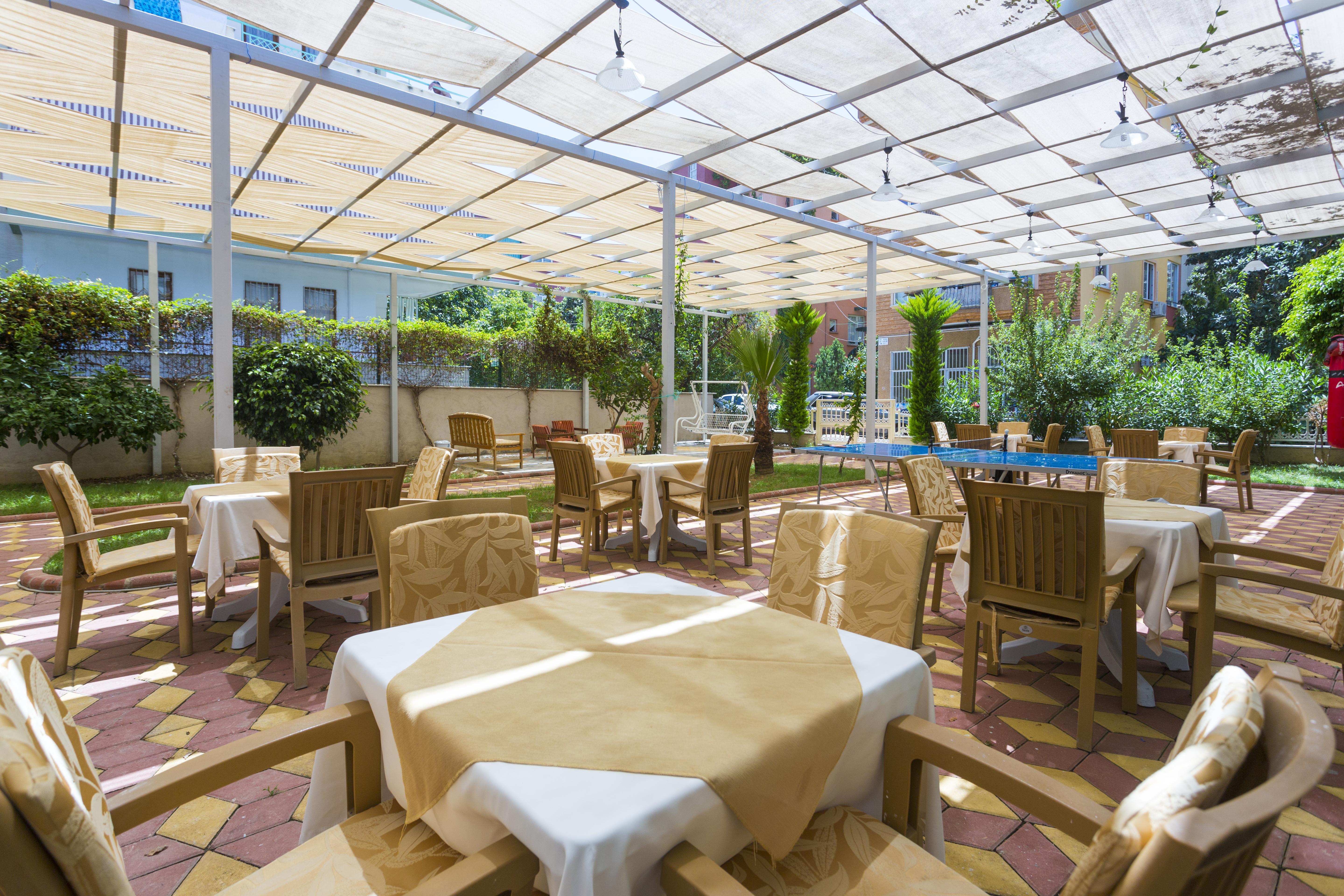 אלאניה Lonicera City Hotel מראה חיצוני תמונה
