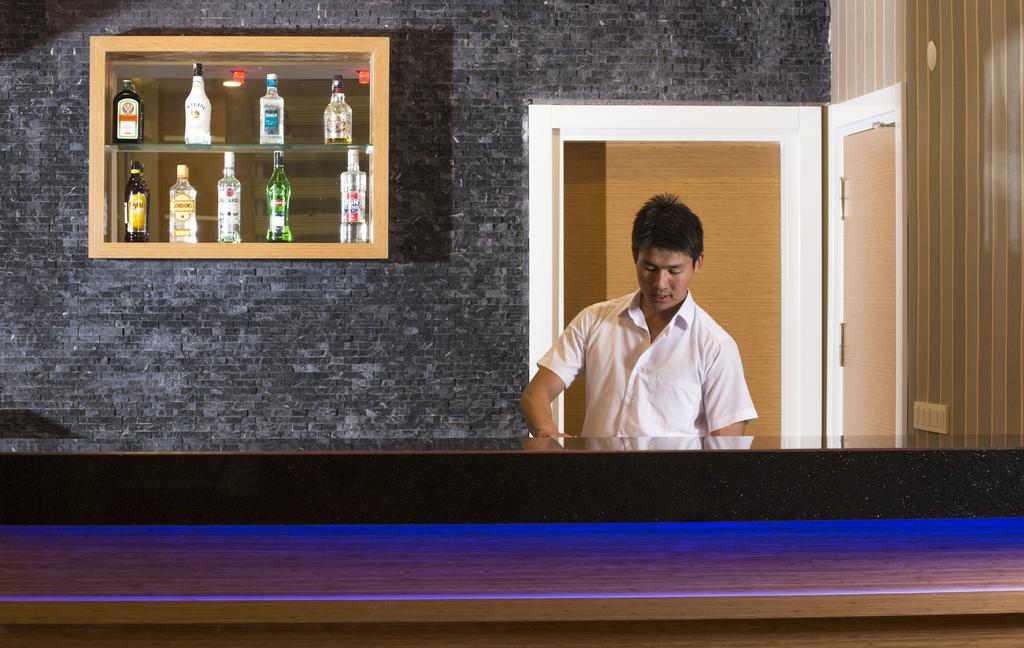 אלאניה Lonicera City Hotel מראה חיצוני תמונה