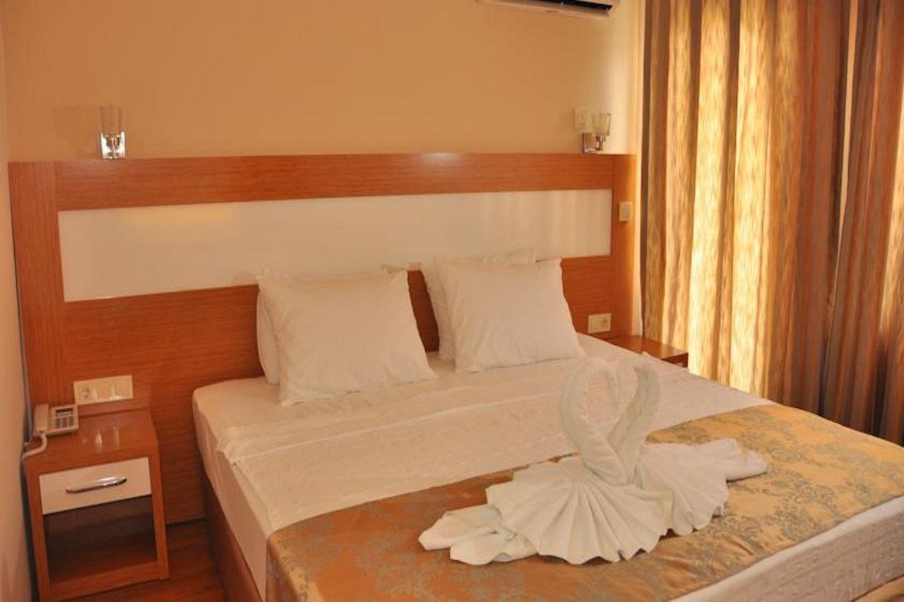 אלאניה Lonicera City Hotel מראה חיצוני תמונה