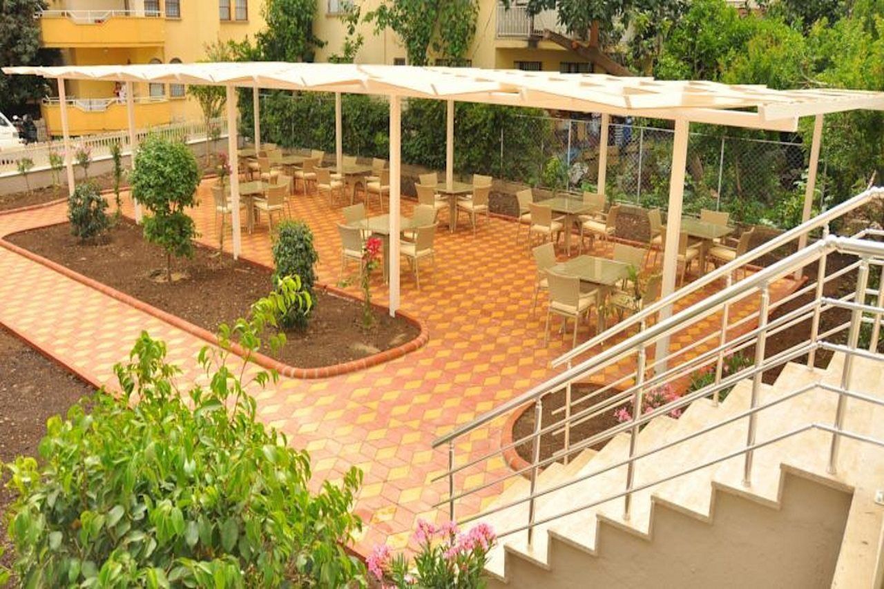 אלאניה Lonicera City Hotel מראה חיצוני תמונה