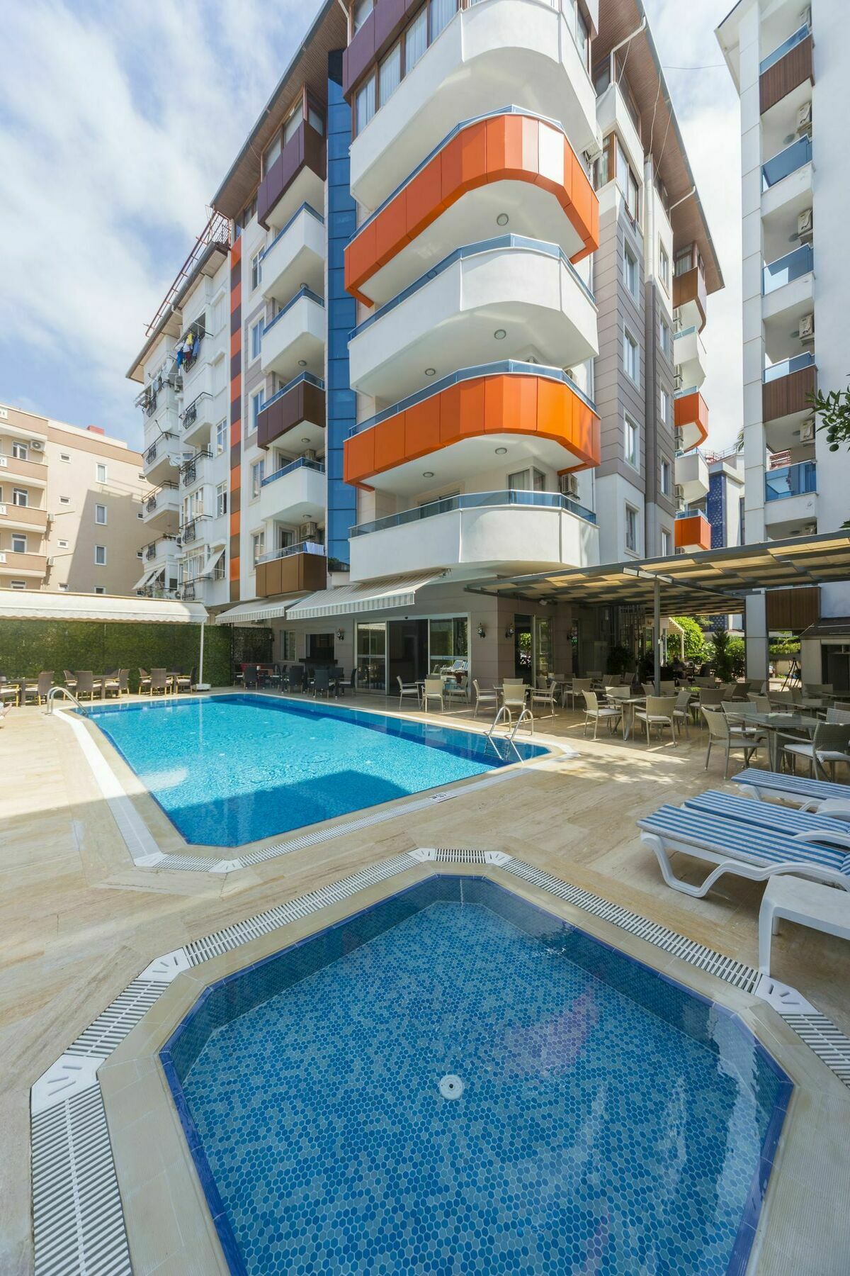 אלאניה Lonicera City Hotel מראה חיצוני תמונה